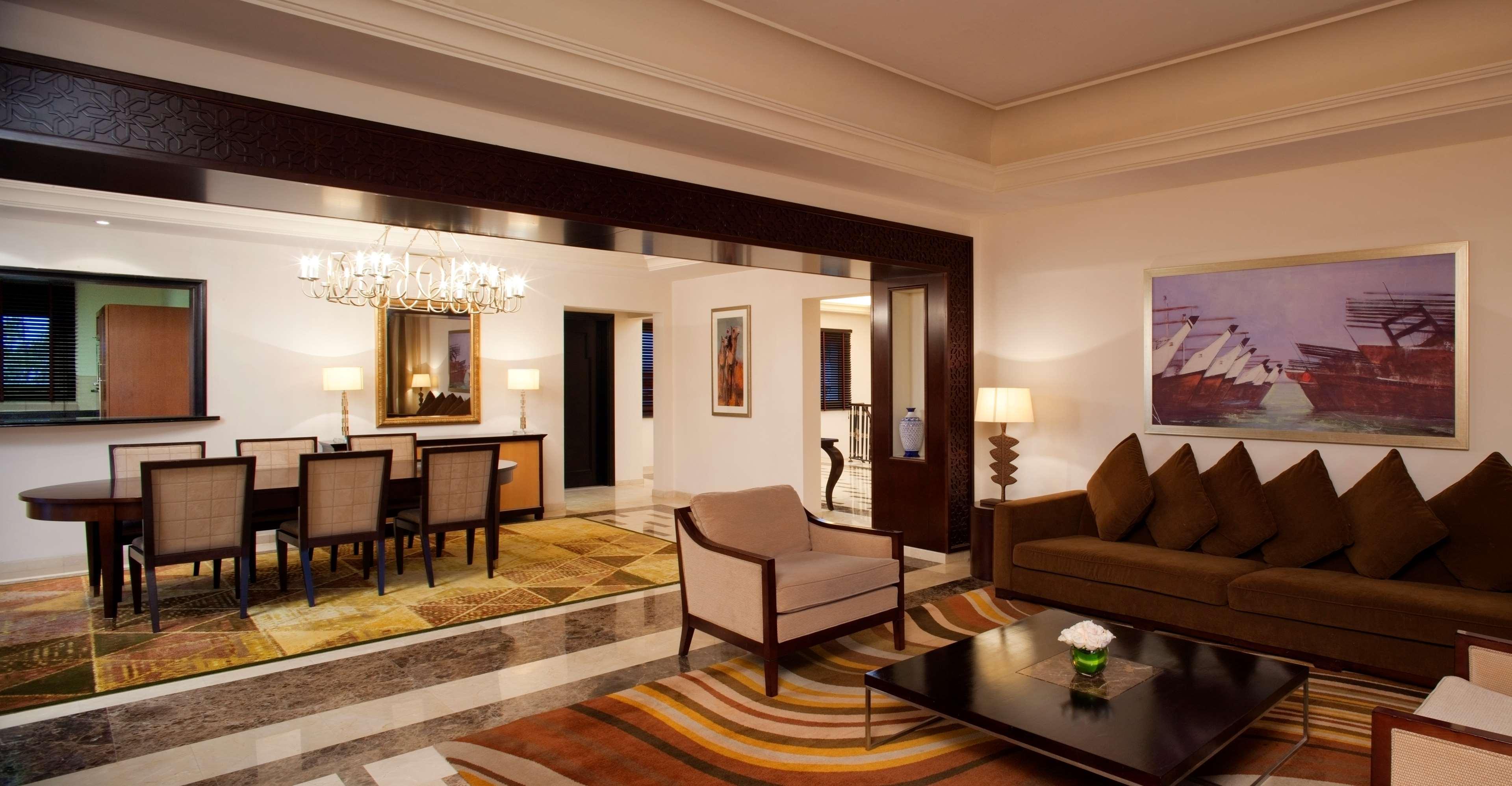 Grand Hyatt Doha Hotel & Villas Kültér fotó A suite at the Taj Mahal Palace, Mumbai
