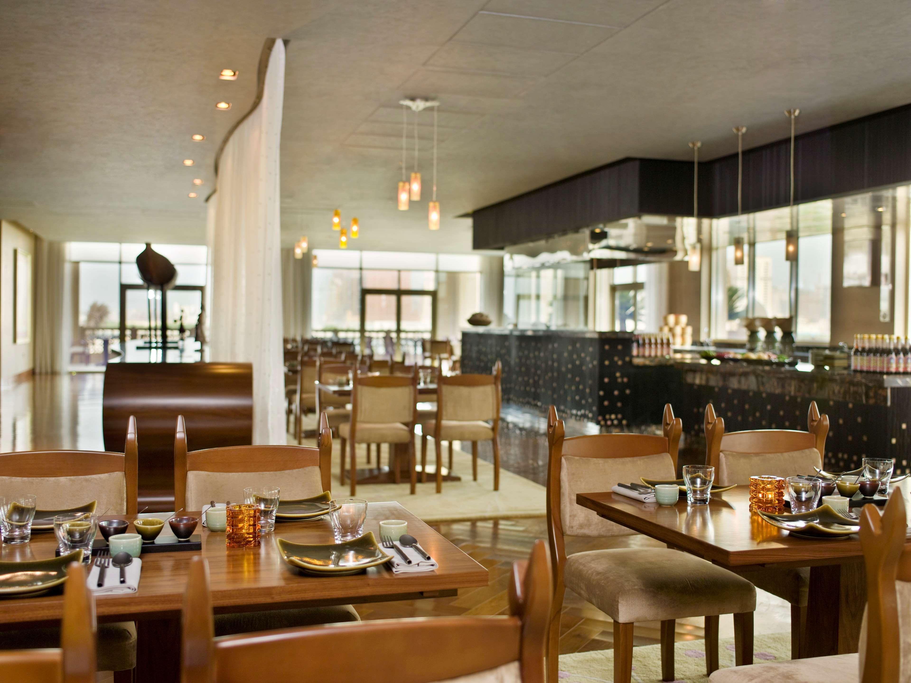 Grand Hyatt Doha Hotel & Villas Kültér fotó The restaurant