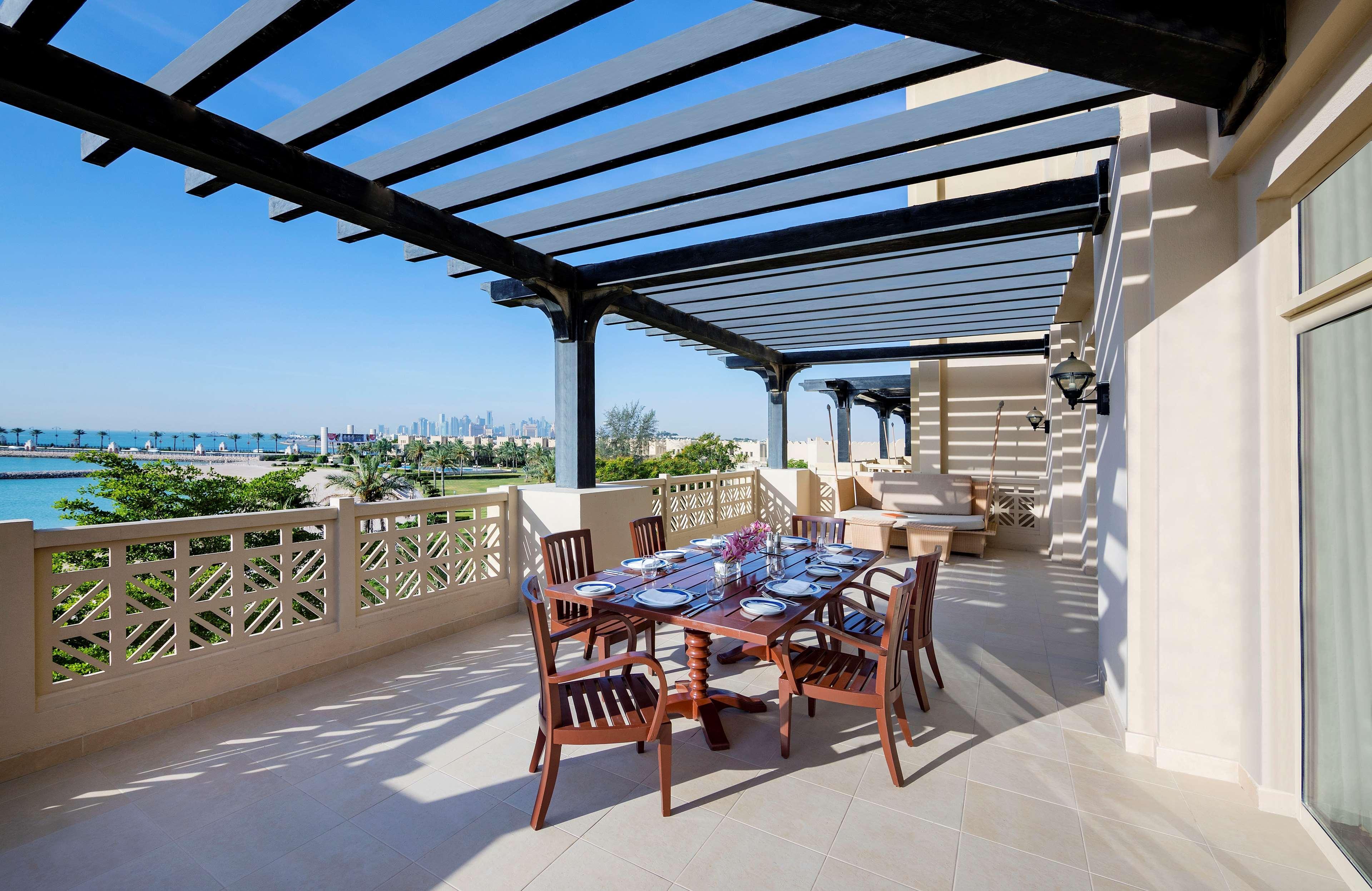 Grand Hyatt Doha Hotel & Villas Kültér fotó The Terrace at the Four Seasons Hotel, Cairo
