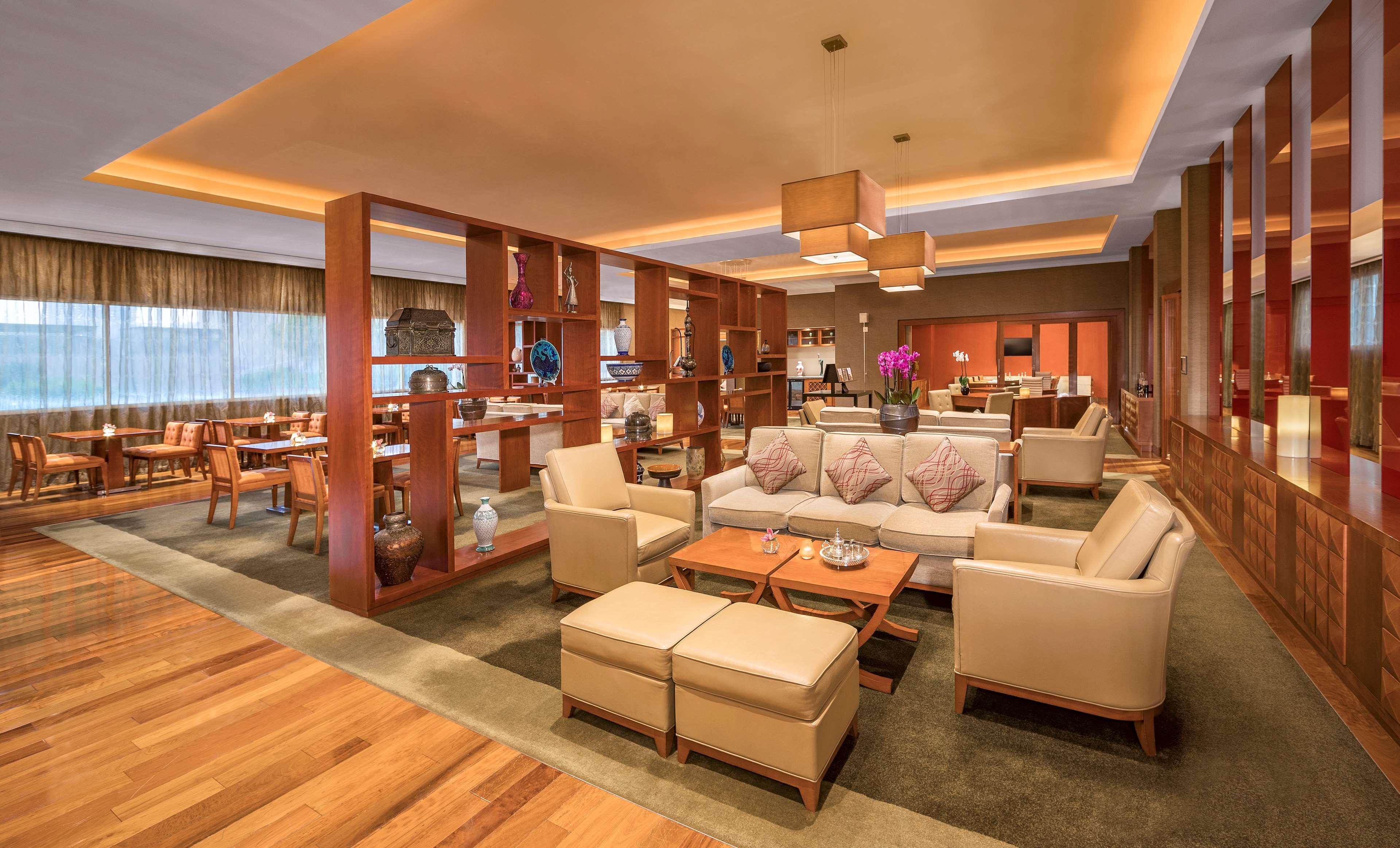 Grand Hyatt Doha Hotel & Villas Kültér fotó The lounge at the airport