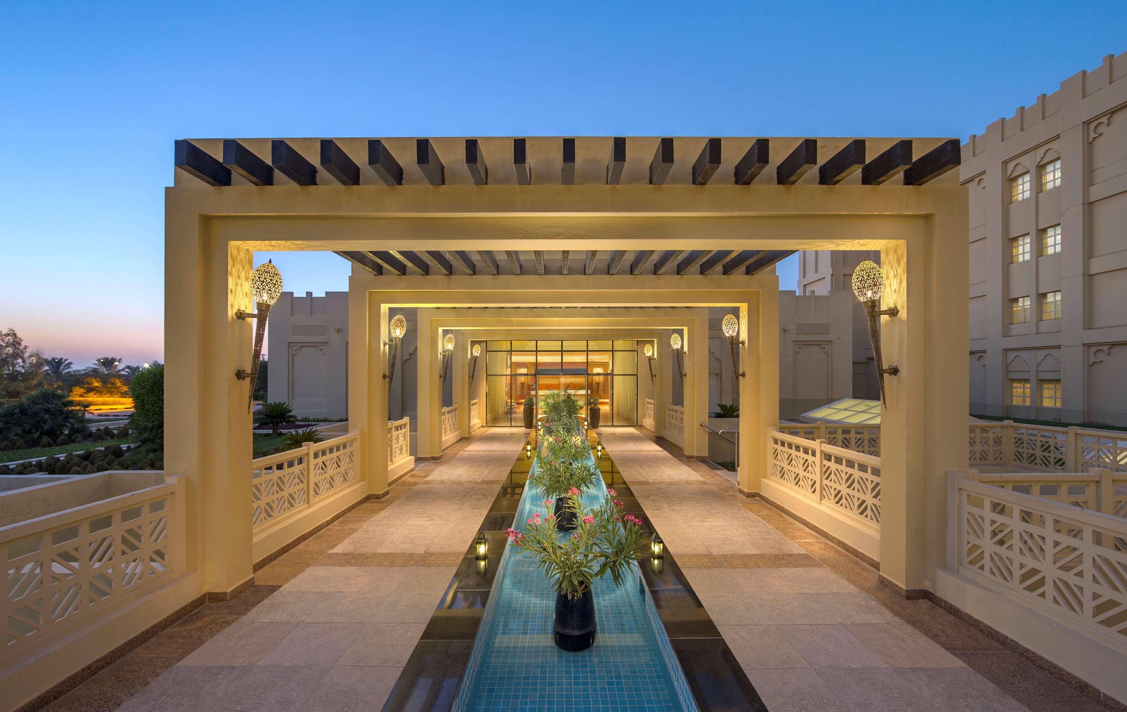 Grand Hyatt Doha Hotel & Villas Kültér fotó The Westin Dubai