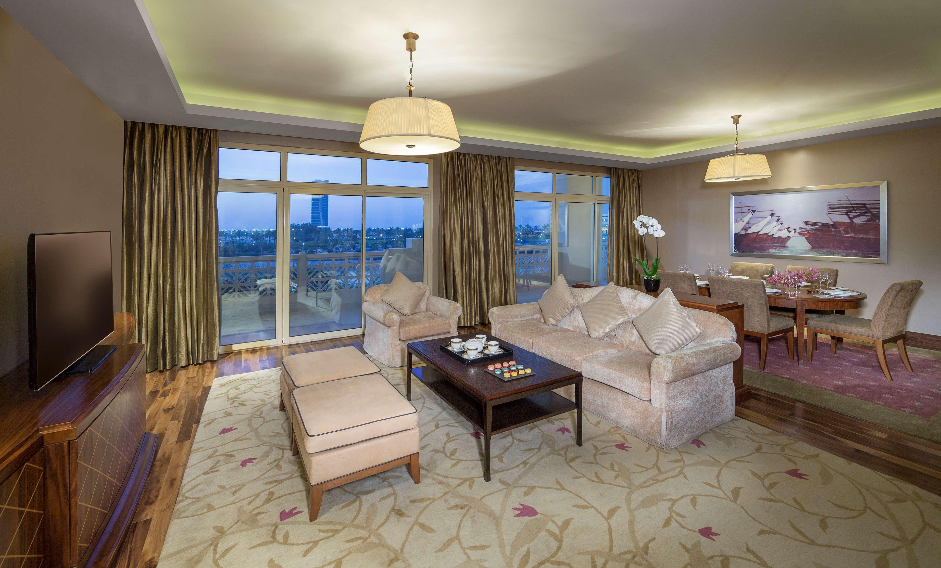 Grand Hyatt Doha Hotel & Villas Kültér fotó A suite at the hotel
