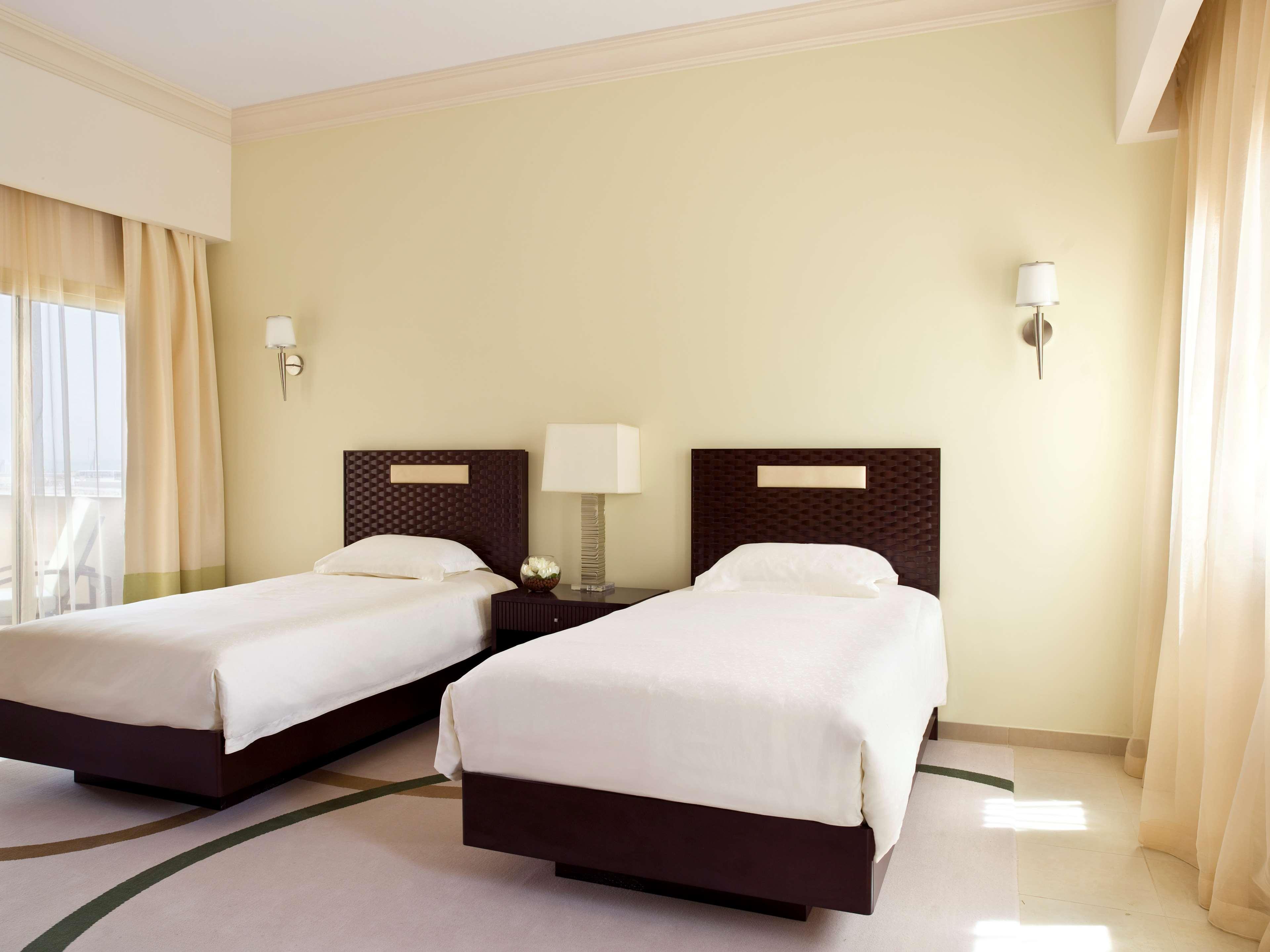 Grand Hyatt Doha Hotel & Villas Kültér fotó A room at the hotel