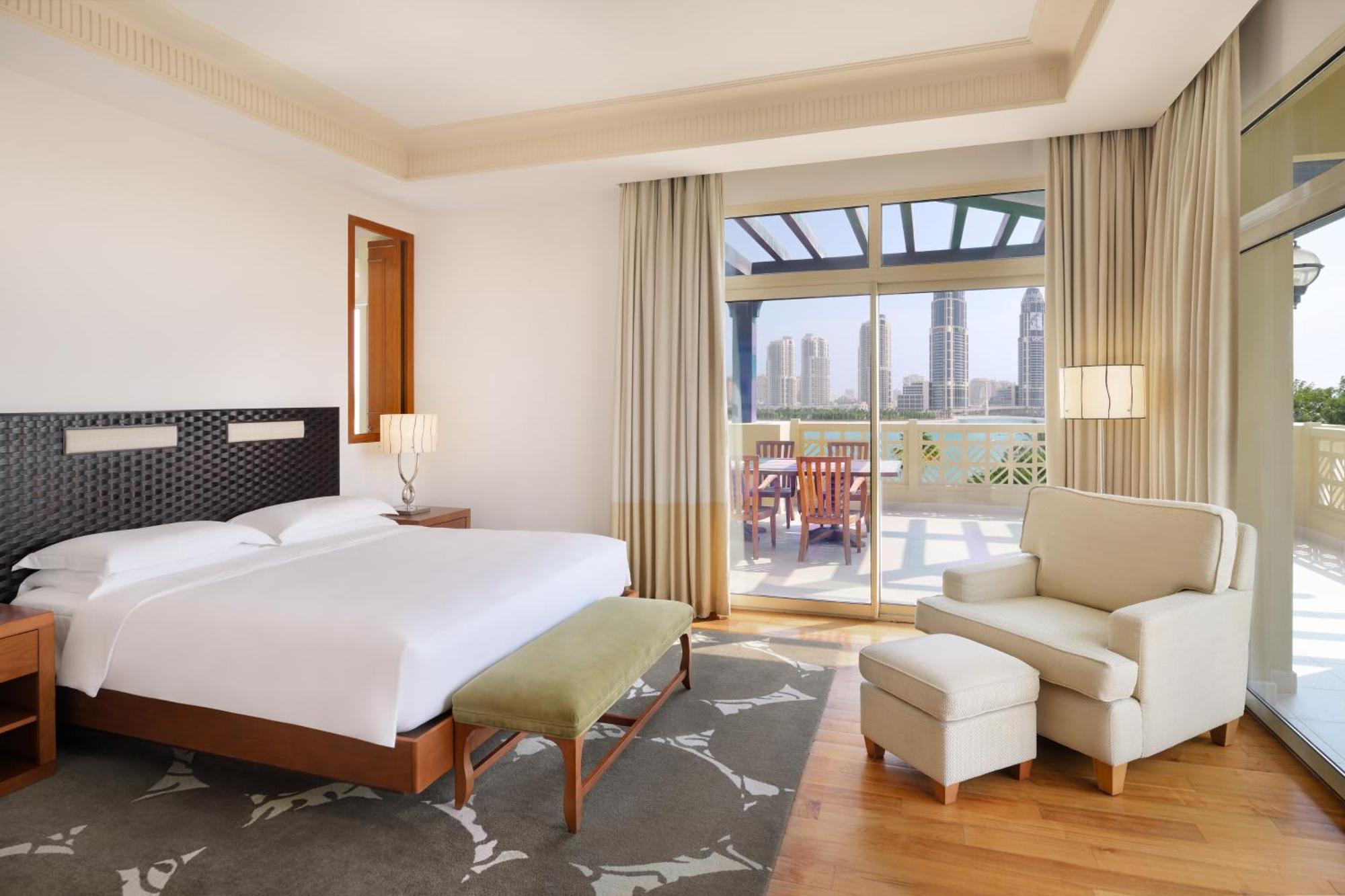 Grand Hyatt Doha Hotel & Villas Kültér fotó A bedroom at the hotel