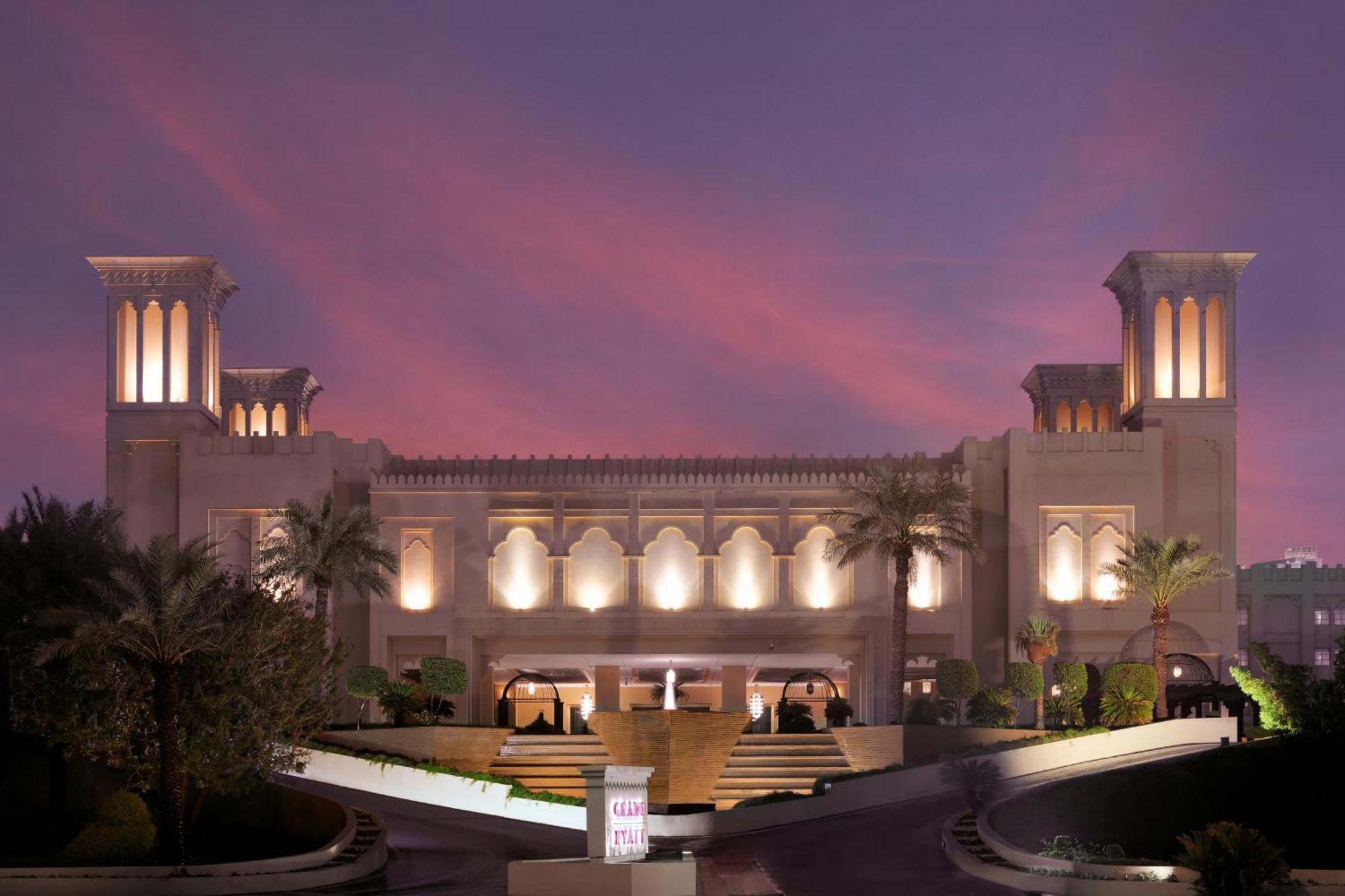 Grand Hyatt Doha Hotel & Villas Kültér fotó The Ritz-Carlton, Manama