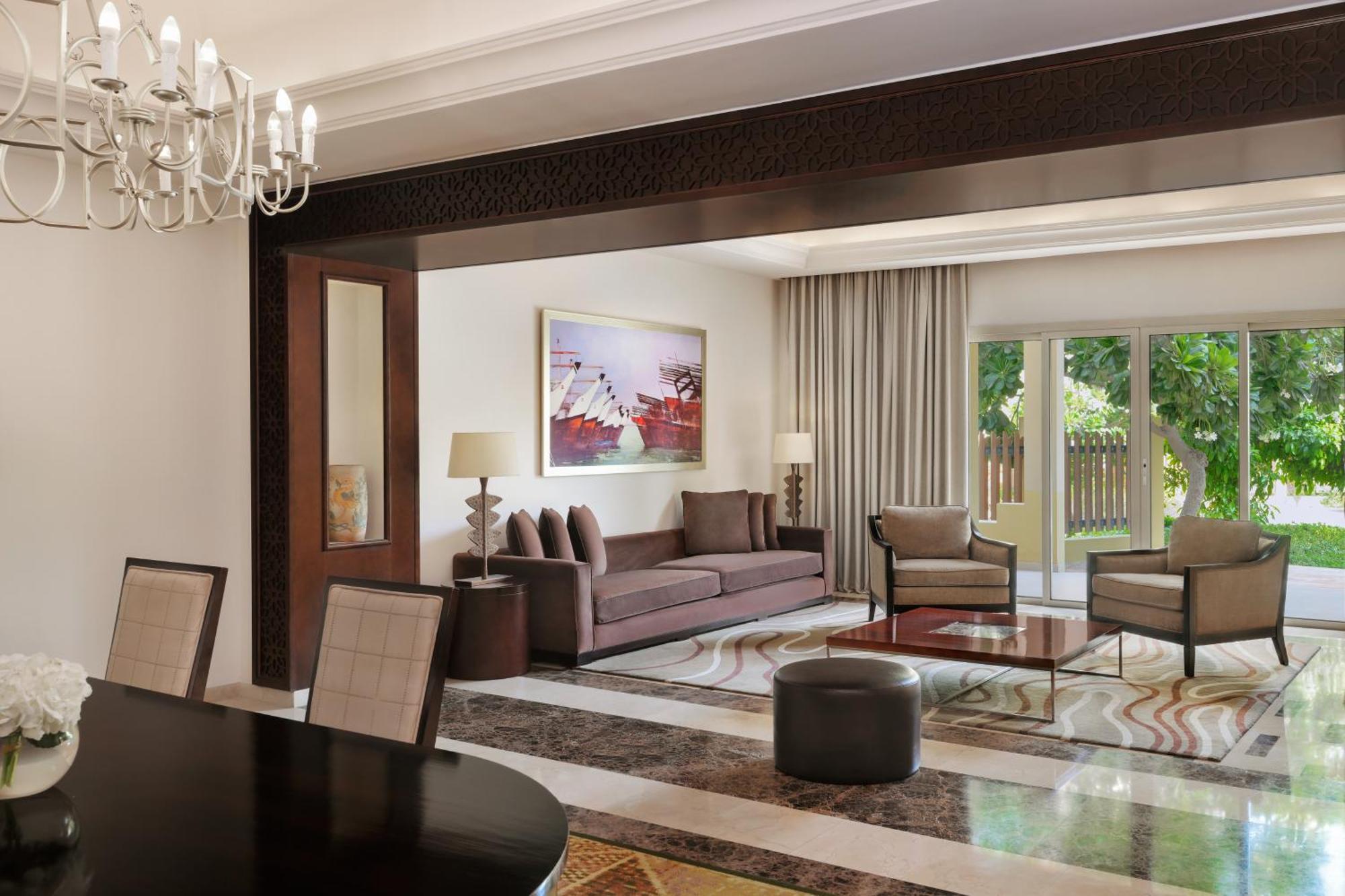 Grand Hyatt Doha Hotel & Villas Kültér fotó A suite at the Ritz-Carlton, DIFC